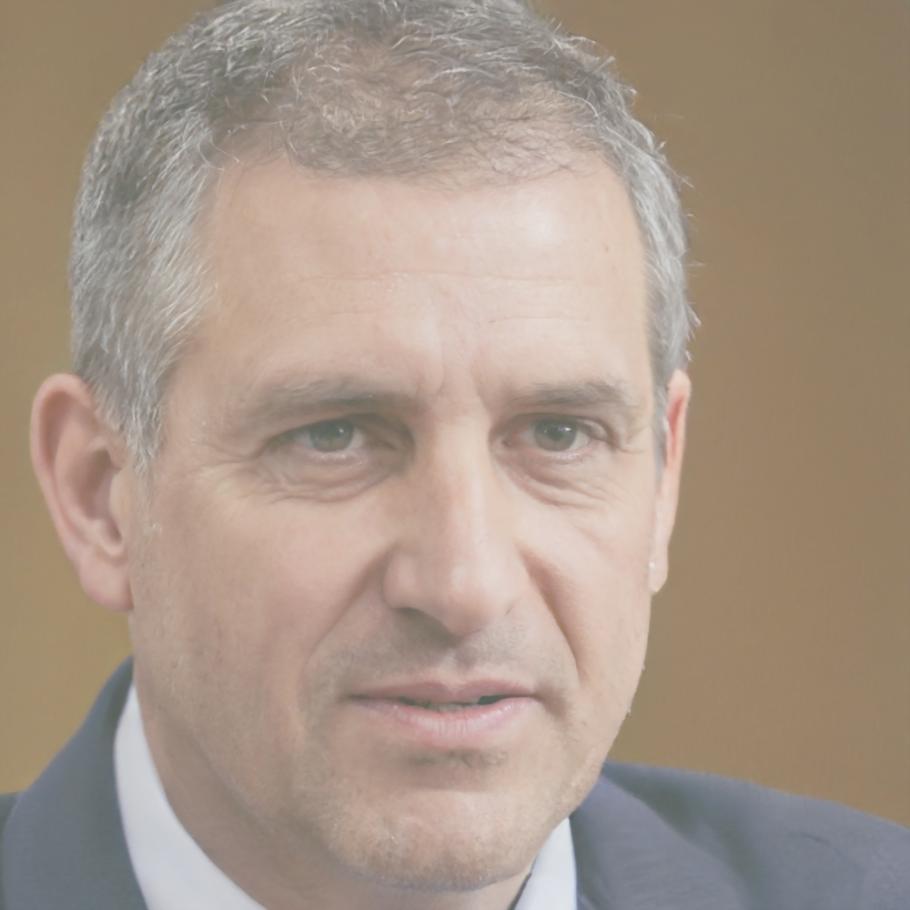 Portrait de Ludovic Montessier, analyste financier spécialisé